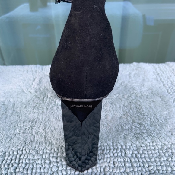 Michael Kors sues Sandal (NEW) - Picture 9 of 15